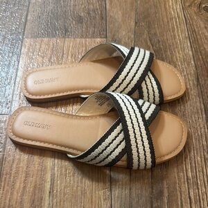 Old Navy Women's Black and White Striped Sandals